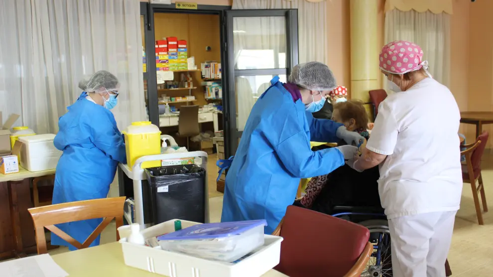 Los internos del centro fueron de los primeros en recibir la vacuna en Monegros.