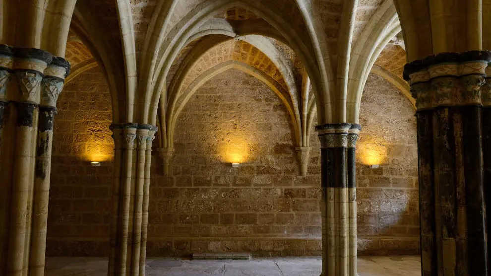 La sala capitular sigue el esquema clásico de los monasterios del Cister.
