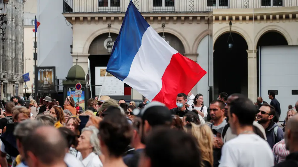 Parisians hold anti-health pass protests