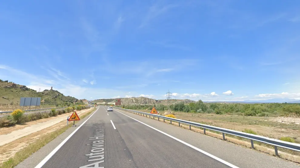 Una imagen de la A-22, sentido Lérida, entre Castejón del Puente y Fonz, donde cometió el joven la infracción.
