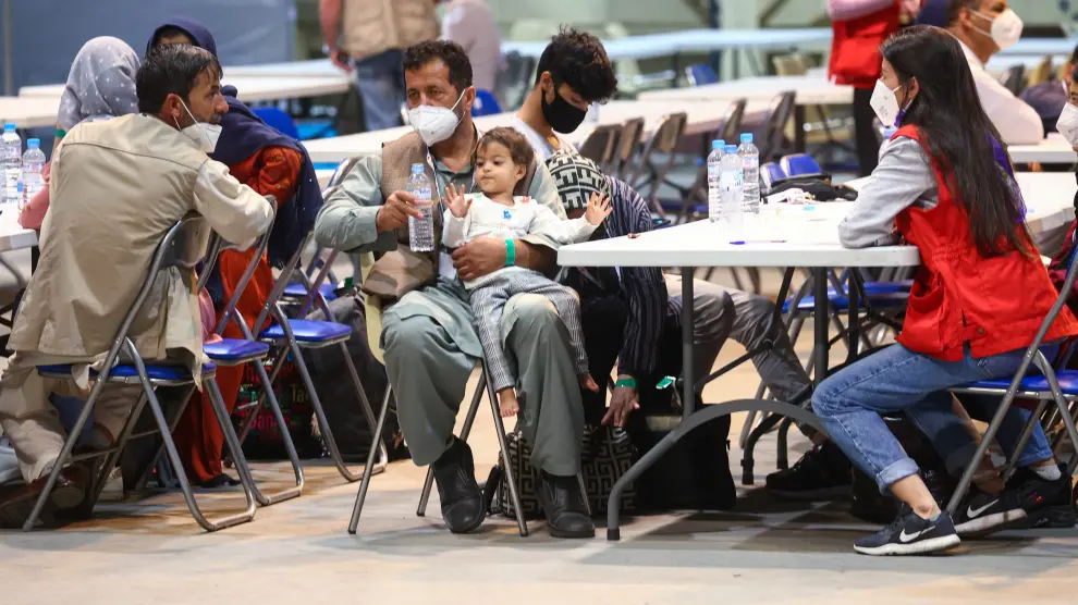 Spanish and Afghan citizens rest after their arrival at Torrejon airbase after evacuating from Kabul, in Torrejon de Ardoz, outside Madrid, August 19, 2021. REUTERS/Juan Medina[[[REUTERS VOCENTO]]] AFGHANISTAN-CONFLICT/SPAIN