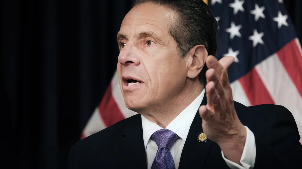 Gobernador de Nueva York se despide culpando a Fiscalía, políticos y prensa