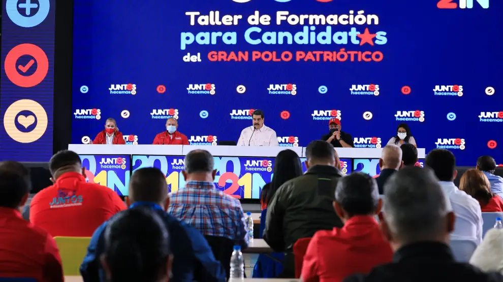 Maduro aplaude que la oposición acuda a las elecciones locales y regionales