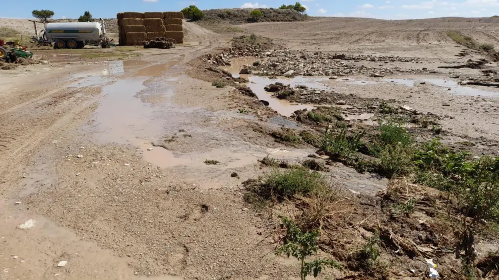 Las fuertes tormentas destrozan la red de caminos rurales de Castejón de Monegros