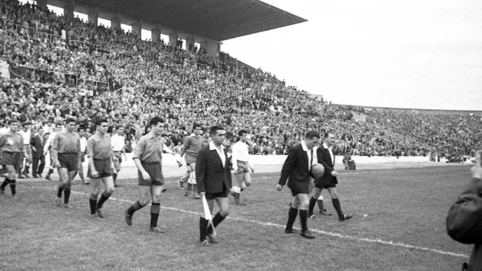 El Real Zaragoza dio la bienvenida a su nuevo hogar un 8 de septiembre de 1957 tras un cuarto de siglo en el barrio de Torrero y menos de un año después de iniciarse las obras del nuevo campo. Osasuna fue el rival de los aragoneses en el partido amistoso que estrenó el césped del estadio, que abría una nueva era en la historia del club.
