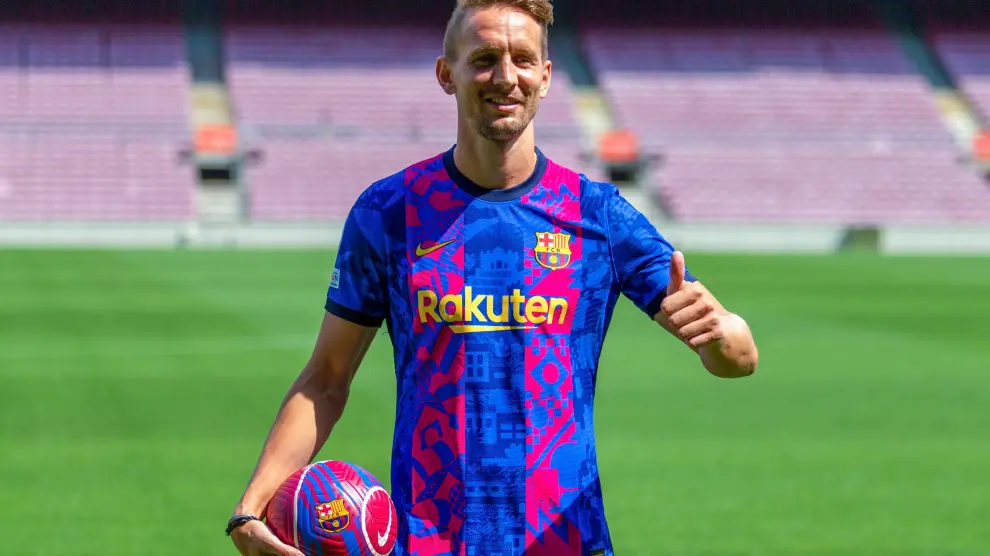 El FC Barcelona presenta a Luuk de Jong como nuevo jugador azulgrana