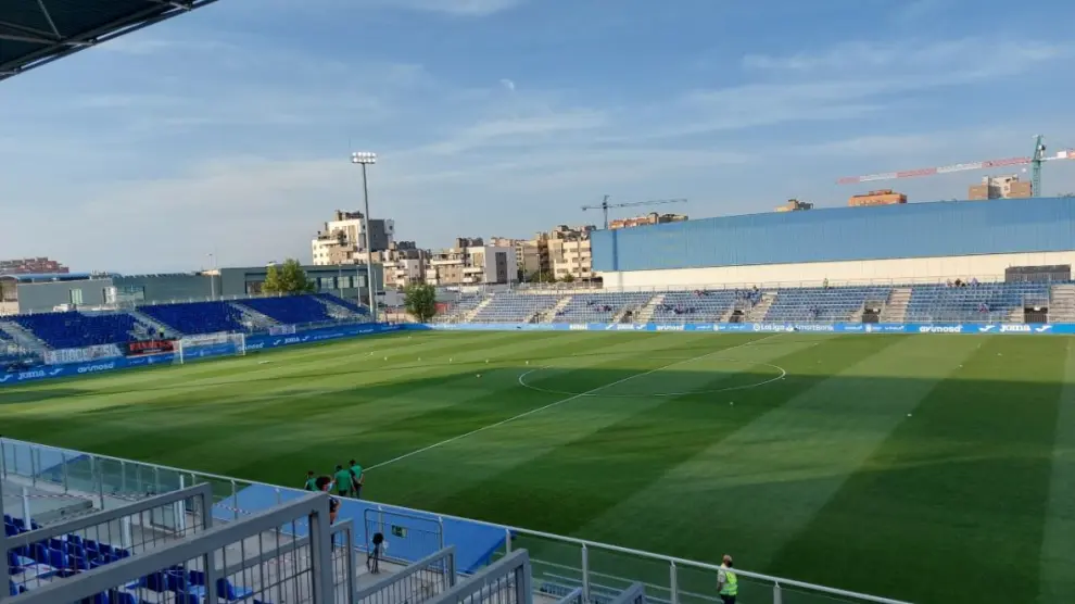 El estadio Fernando Torres de Fuenlabrada, hora y media antes del inicio del partido de esta noche ante el Real Zaragoza.