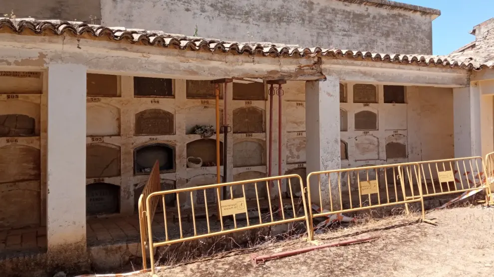 Estructura de nichos del cementerio de Huesca en la que se encuentra la tumba de José Toledano Vizcaíno.