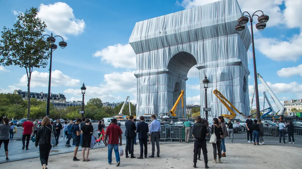 Wrapping of landmark Arc de Triomphe monument in Paris