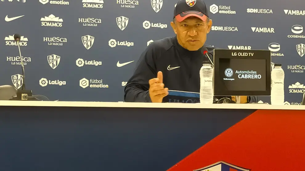 Nacho Ambriz, entrenador de la SD Huesca, en la rueda de prensa previa al partido con el Fuenlabrada.
