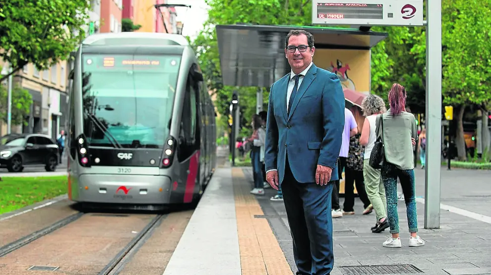 El director de Promoción de la Unión Internacional de Transporte Público, Dionisio González, en Zaragoza.