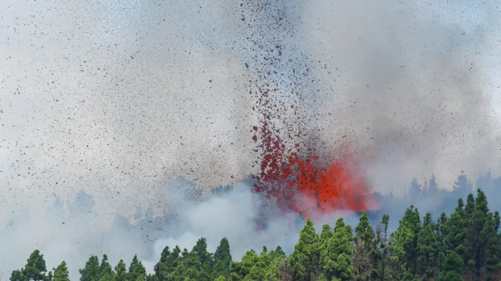 Erupción de un volcán en La Palma.