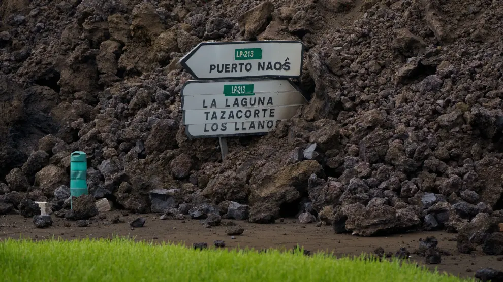 La colada de lava irrumpe en el pueblo de Todoque, en La Palma