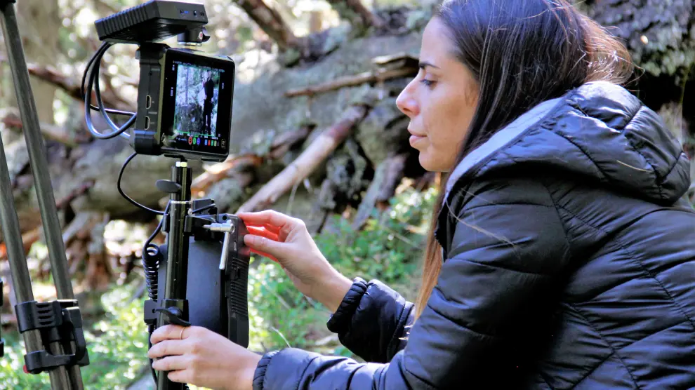 La directora y guionista de 'Edén', Estefanía Cortés, durante el rodaje de algunas secuencias.