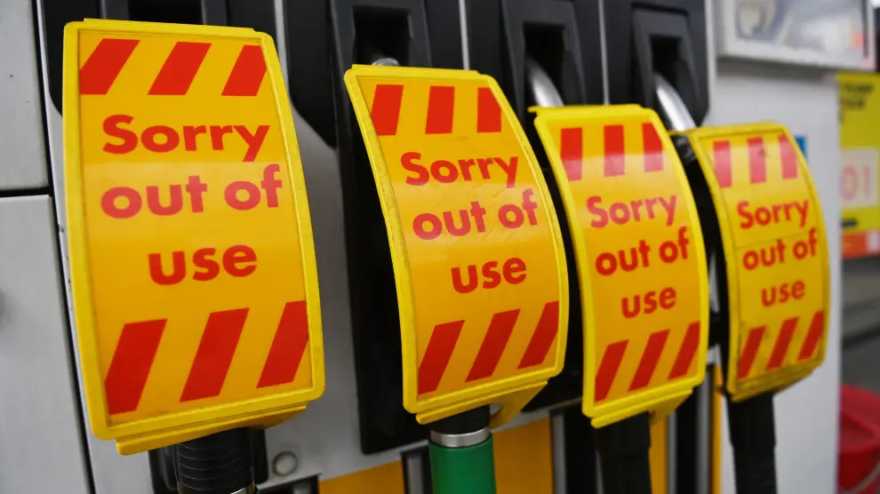 Una gasolinera en Londres advierte a sus clientes de que no hay combustible.