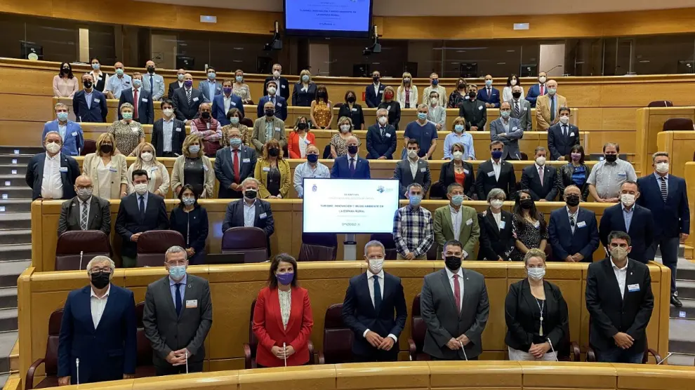 Miembros de la Asociación de los Pueblos Más Bonitos de España, durante la jornada de trabajo en el Senado.
