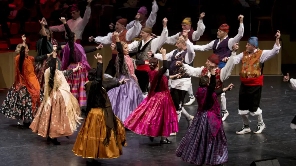 Espectáculo del grupo folclórico Baluarte Aragonés.
