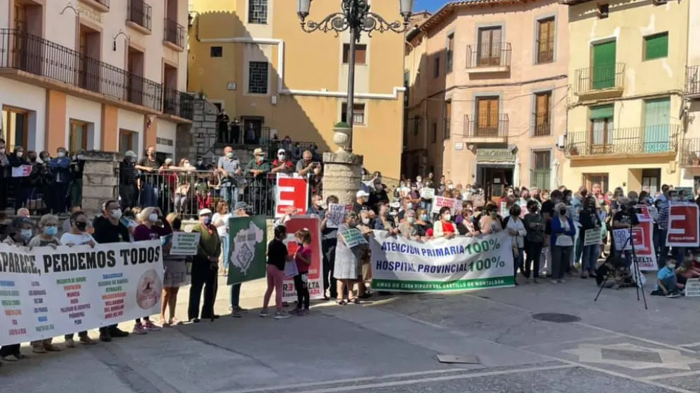 La concentración reivindicativa se ha realizado en la plaza Carlos Castel de Montalbán.
