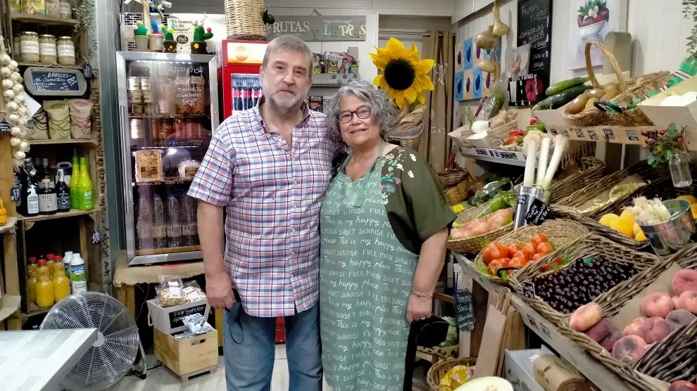 Ernesto y Pilar, los responsables de Frutas y Letras (calle Bilbao, 9).