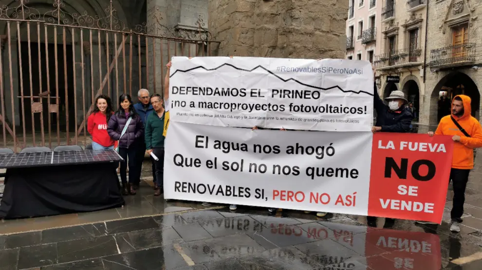 Convocatoria de la protesta de plataformas de las comarcas del Pirineo para exigir una regulación en el modelo energético actual.