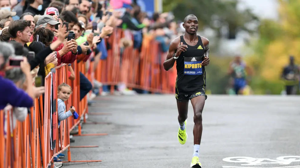 El keniano Benson Kipruto gana el Maratón de Boston