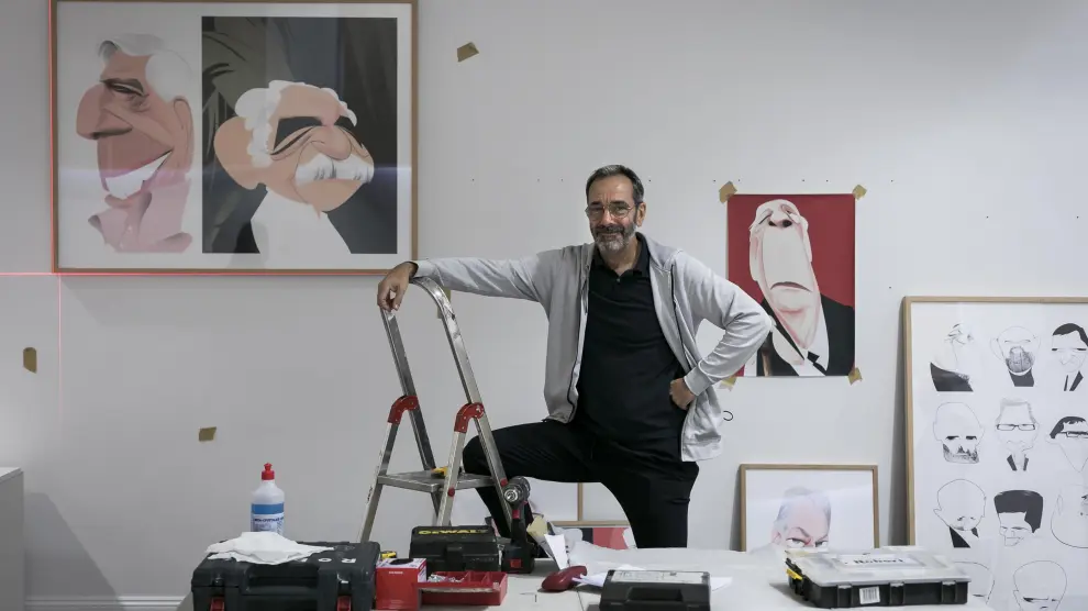 Luis Grañena expone en la sala África Ibarra una síntesis de más de dos décadas de caricaturas.