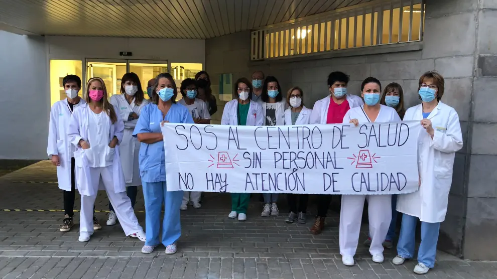 Protesta para reclamar más personal en el Centro de Salud de Sabiñánigo.