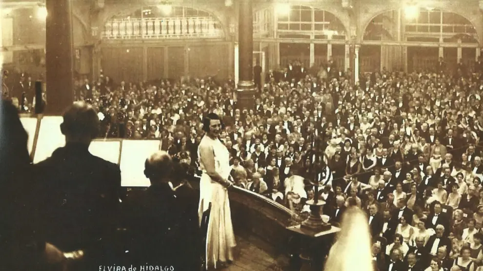Elvira de Hidalgo en el Kursaal de Ostende, en 1930.