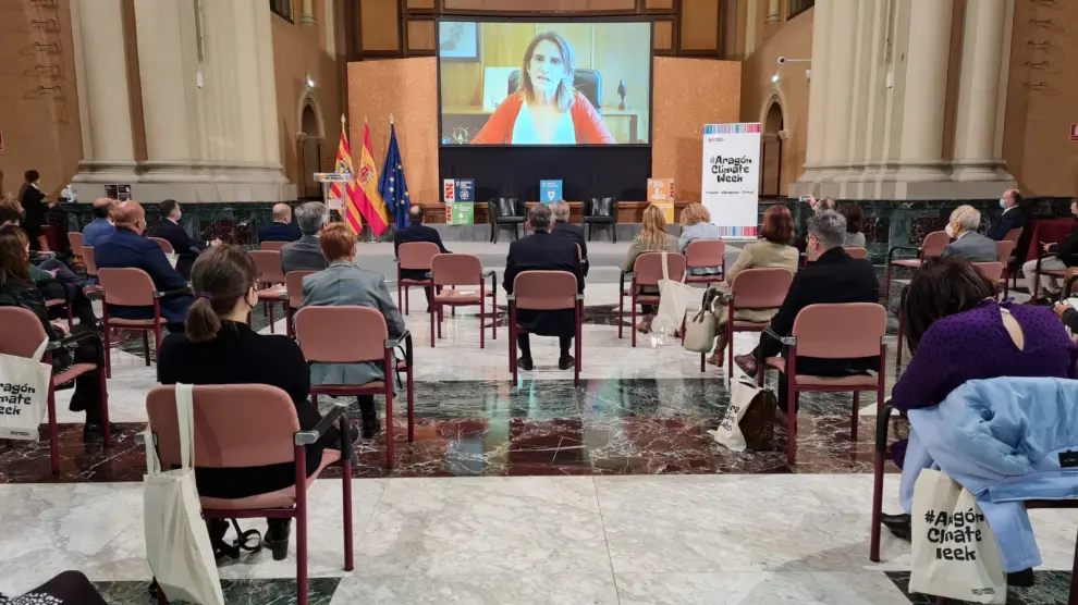 Teresa Ribera participa por videoconferencia en la inauguración de la Semana Aragonesa del Clima en Zaragoza.