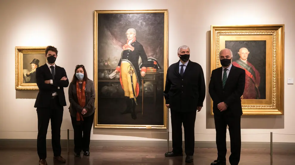 Félix Jordán de Urriés, Mª Dolores Albiac, Domingo Buesa y José Luis Rodrigo presentaron el ciclo delante del retrato de Azara pintado por Goya.