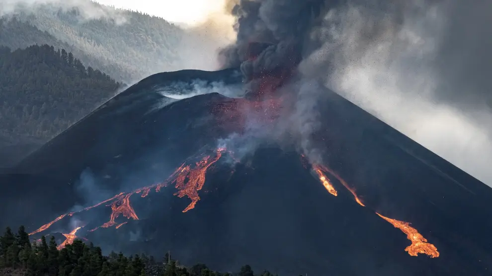 Coladas de lava en el volcán en La Palma
