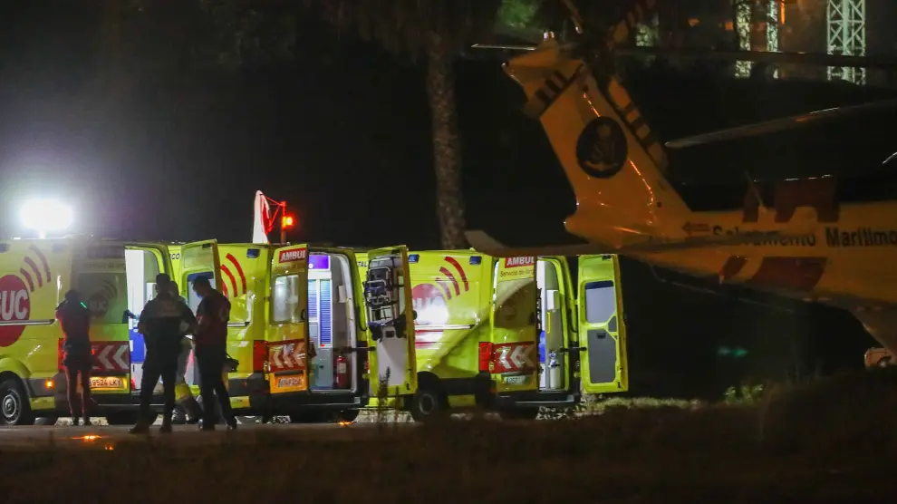 Salvamento Marítimo rescata al sur de Gran Canaria a unas 50 personas, de las que un bebé, cuatro niños y tres mujeres fueron evacuados en helicóptero hasta el hospital