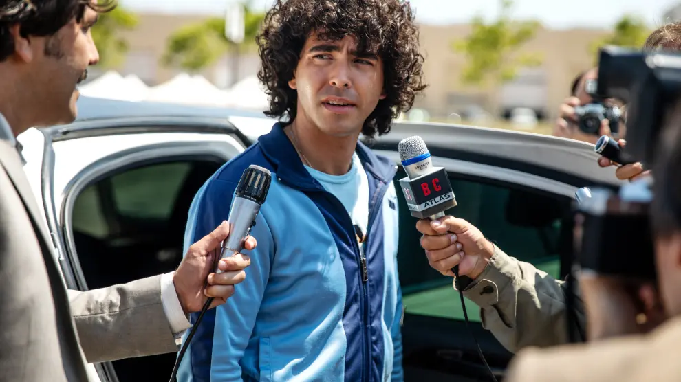 El actor Nazareno Casero interpreta a un joven Diego Armando Maradona en la serie.