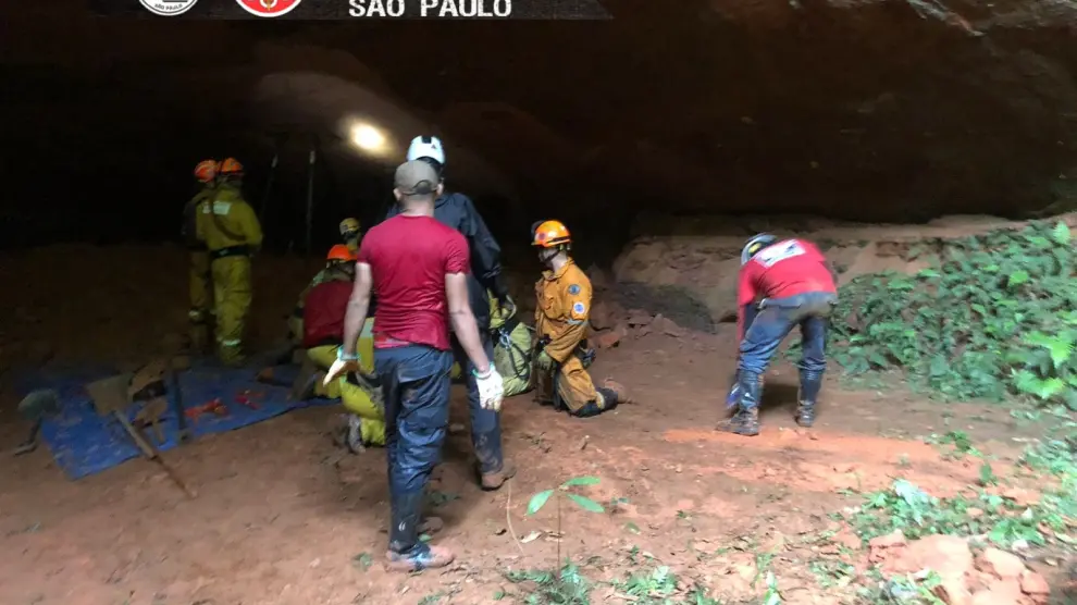 Labores de rescate en la gruta