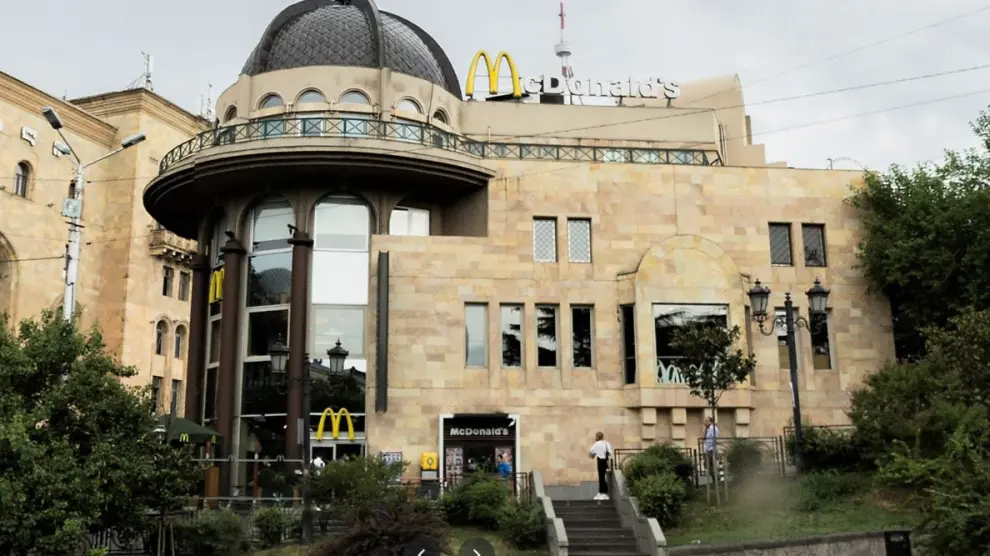 El restaurante McDonalds de Tbilisi, Georgia