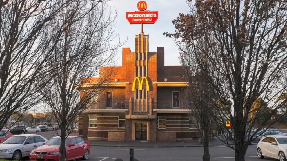 Uno de los McDonalds de Melbourne con estilo art decó