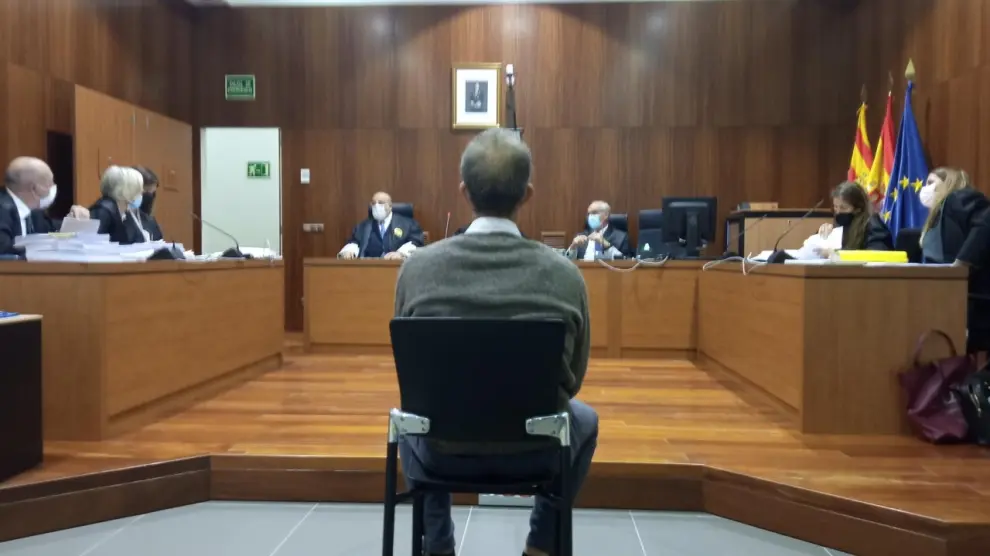 El juicio sobre revelación de secretos, ayer en la Audiencia de Zaragoza.