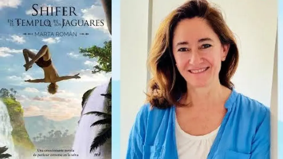 La periodista y escritora Marta Román junto a la portada de su último libro publicado