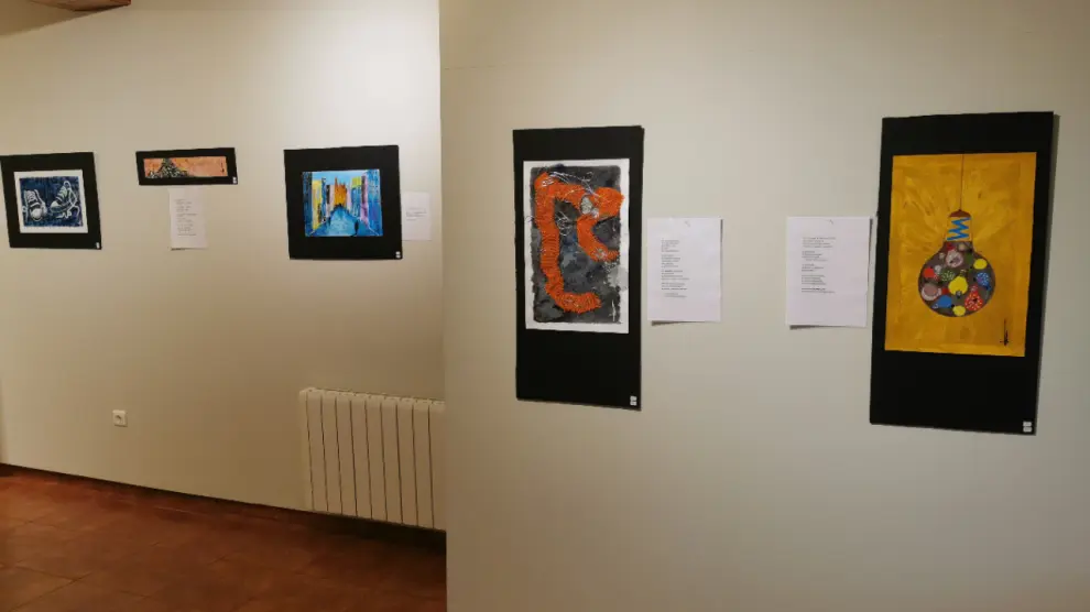 La exposición muestra las pinturas que forman parte del librito ‘Sin salir de casa’ de Pilar Bonet.