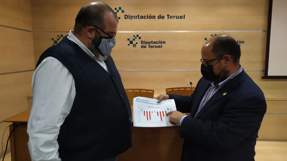 El vicepresidente de la DPT, Alberto Izquierdo, a la derecha, con el responsable de Sastesa, Jesús Cachaza.