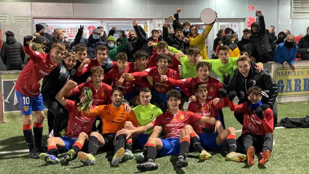 Los jugadores del Montecarlo celebran la victoria ante el Sabadell.