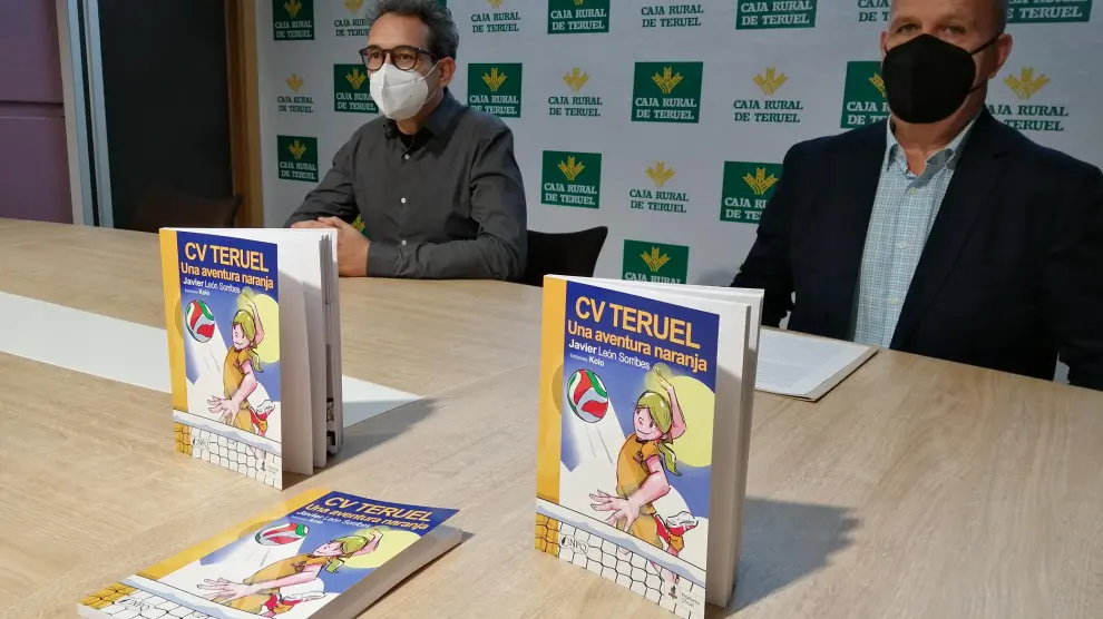 Javier León -a la izquierda- y Carlos Ranera han presentado el libro este jueves.