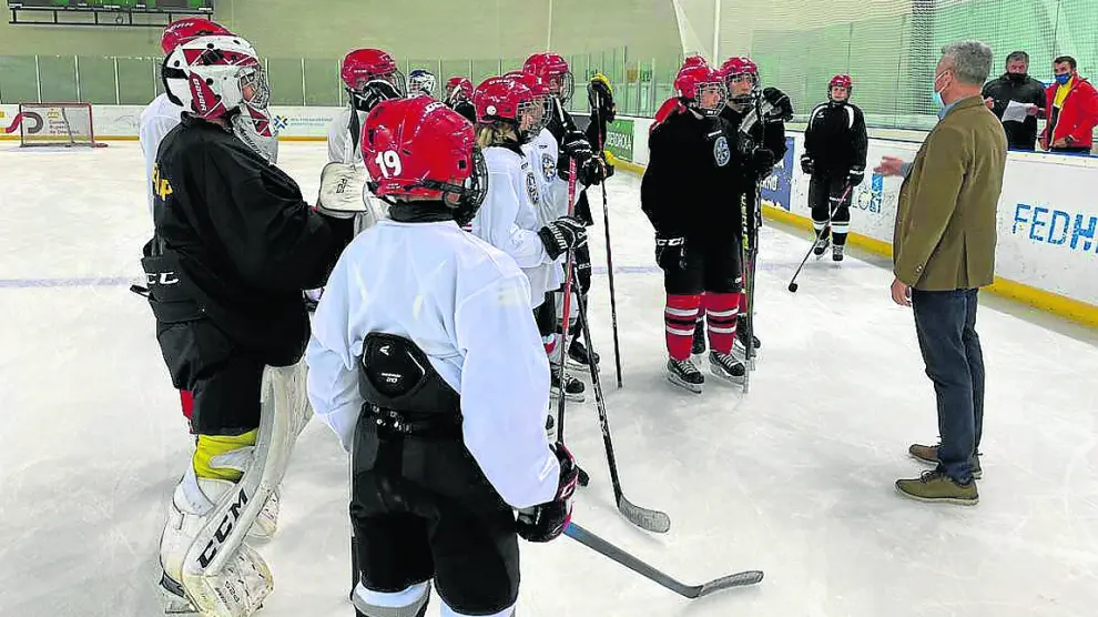 Alumnos de hockey hielo pertenecientes a las Escuelas de Tecnificación.