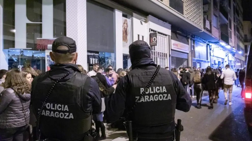 Dispositivo especial de la Policía Nacional y Local en zonas de ocio del centro de Zaragoza.