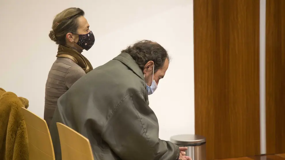 Los acusados de la estafa y delito societario, ayer en el juicio de la Audiencia de Zaragoza.
