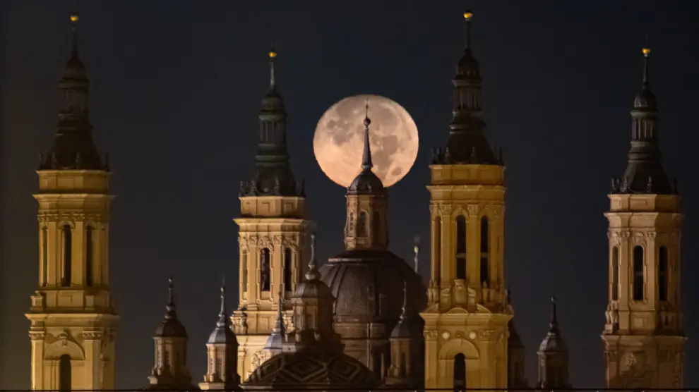 La Luna, en una imagen tomada por Oswaldo Felipe el 18 de noviembre de 2021, antes del amanecer.