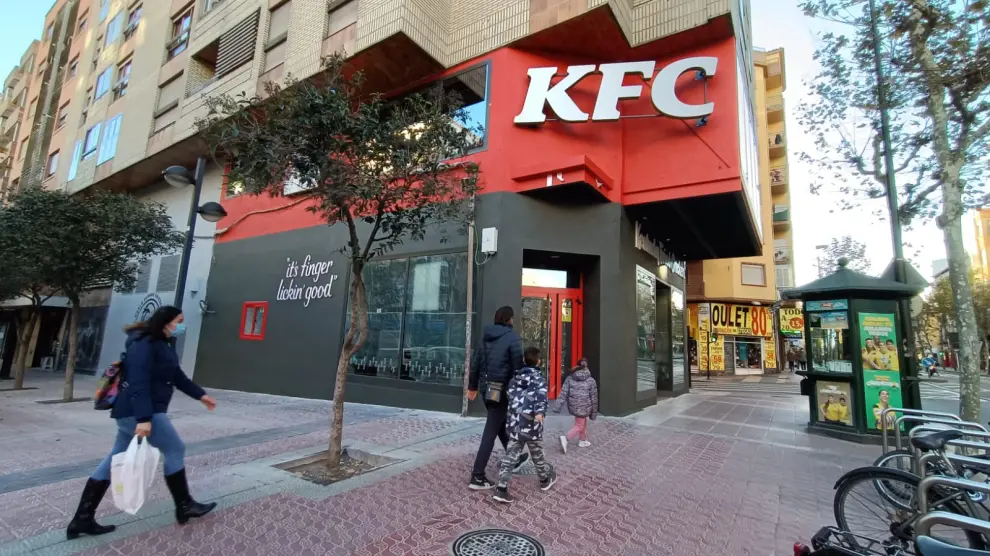 El nuevo KFC de la avenida de Madrid con paseo de Calanda.