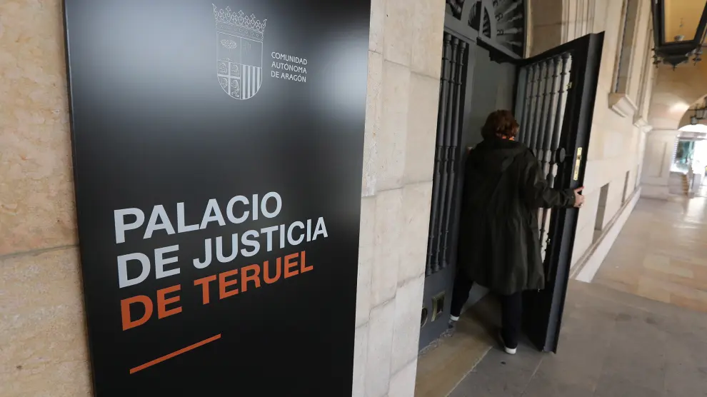 Entrada principal al Palacio de Justicia de Teruel, donde se encuentra el Juzgado de lo Social que dictó la sentencia ahora ratificada por el TSJA.