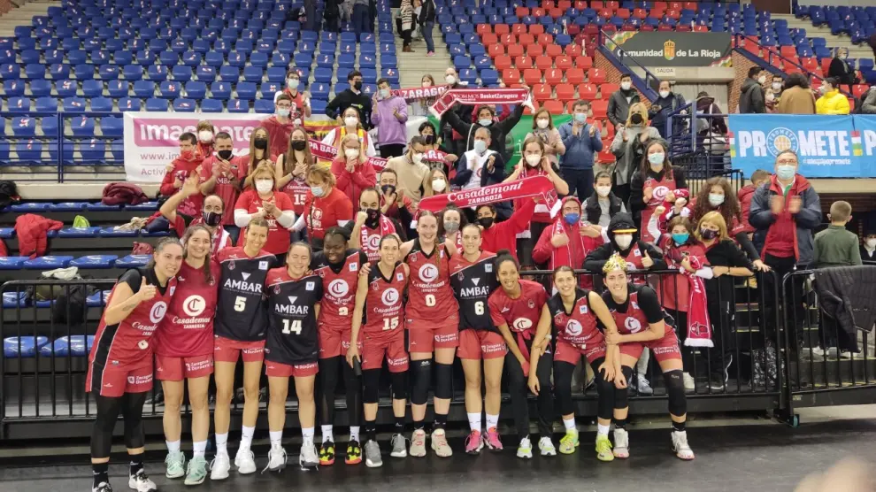 Las jugadoras del Casademont femenino celebran la clasificación copera en Logroño.