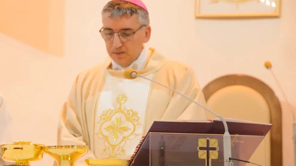 El obispo José Luis Mumbiela, durante una ceremonia religiosa que ofició la pasada Navidad.